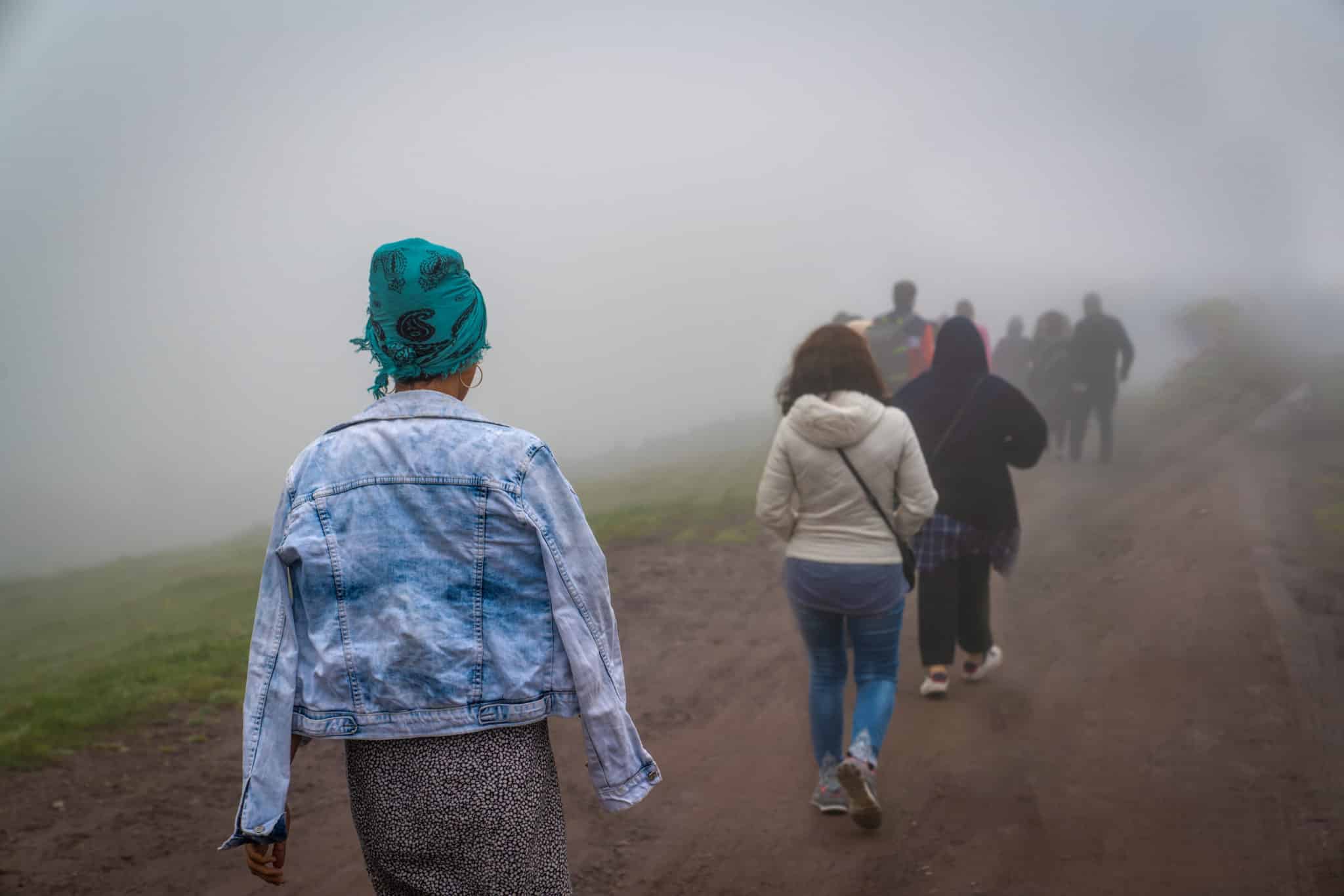 refugees walk to the border