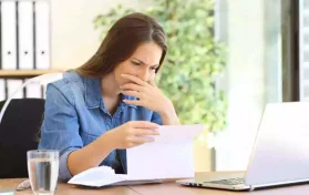 woman doing her taxes