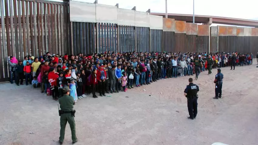 - This Nation illegal immigrants mexico border