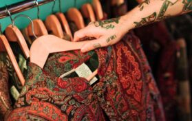Style Up Yourself by Wearing Stylish Traditional Clothes in These Festive Season