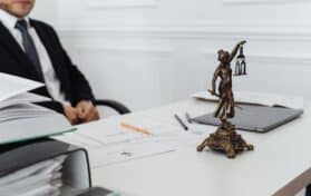 10 Factors That Define a Strong Legal Team